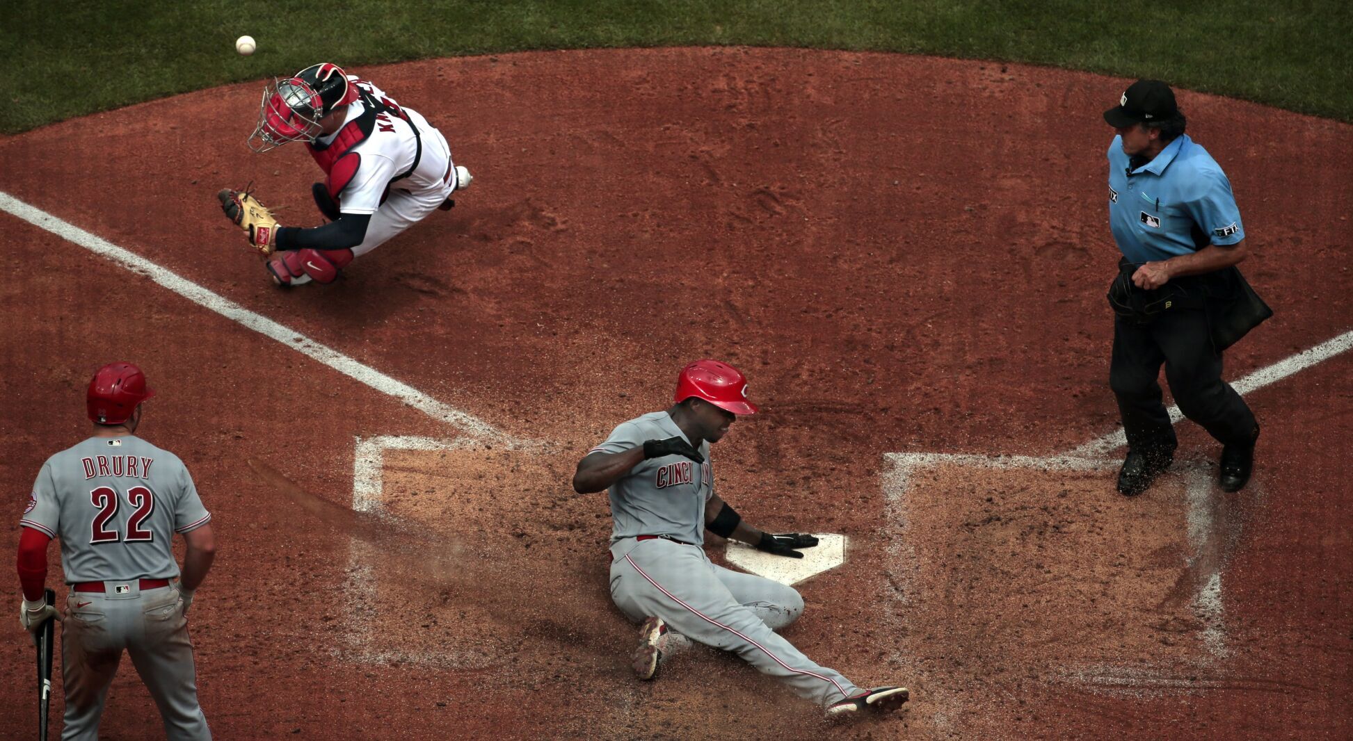 Cardinals fall to Reds 7-6